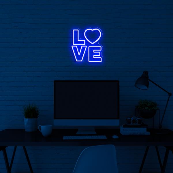 Neon LED skilti á vegg - 3D lógó LOVE - með mál 50 cm